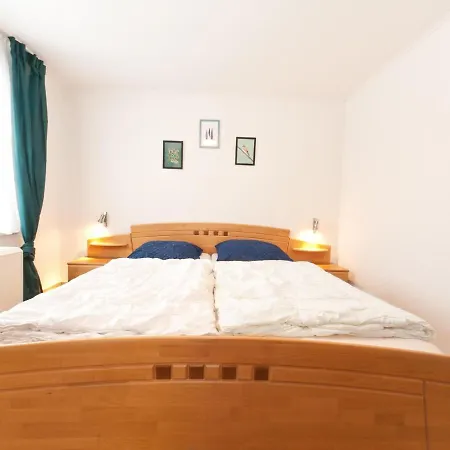 Vakantiehuis In With Shared Pool