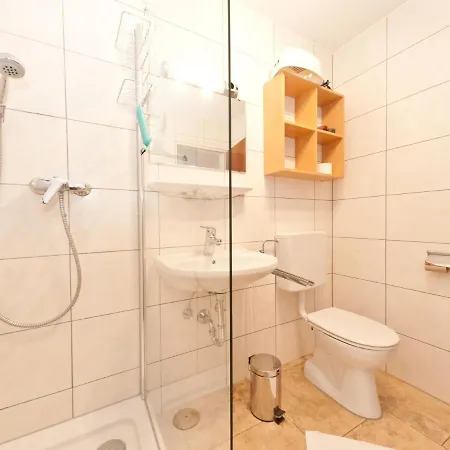 Vakantiehuis In With Shared Pool *